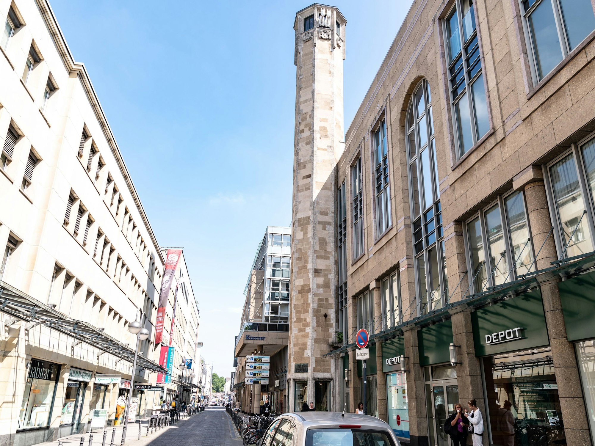 Blick auf die Richmodstraße in der Kölner Innenstadt.