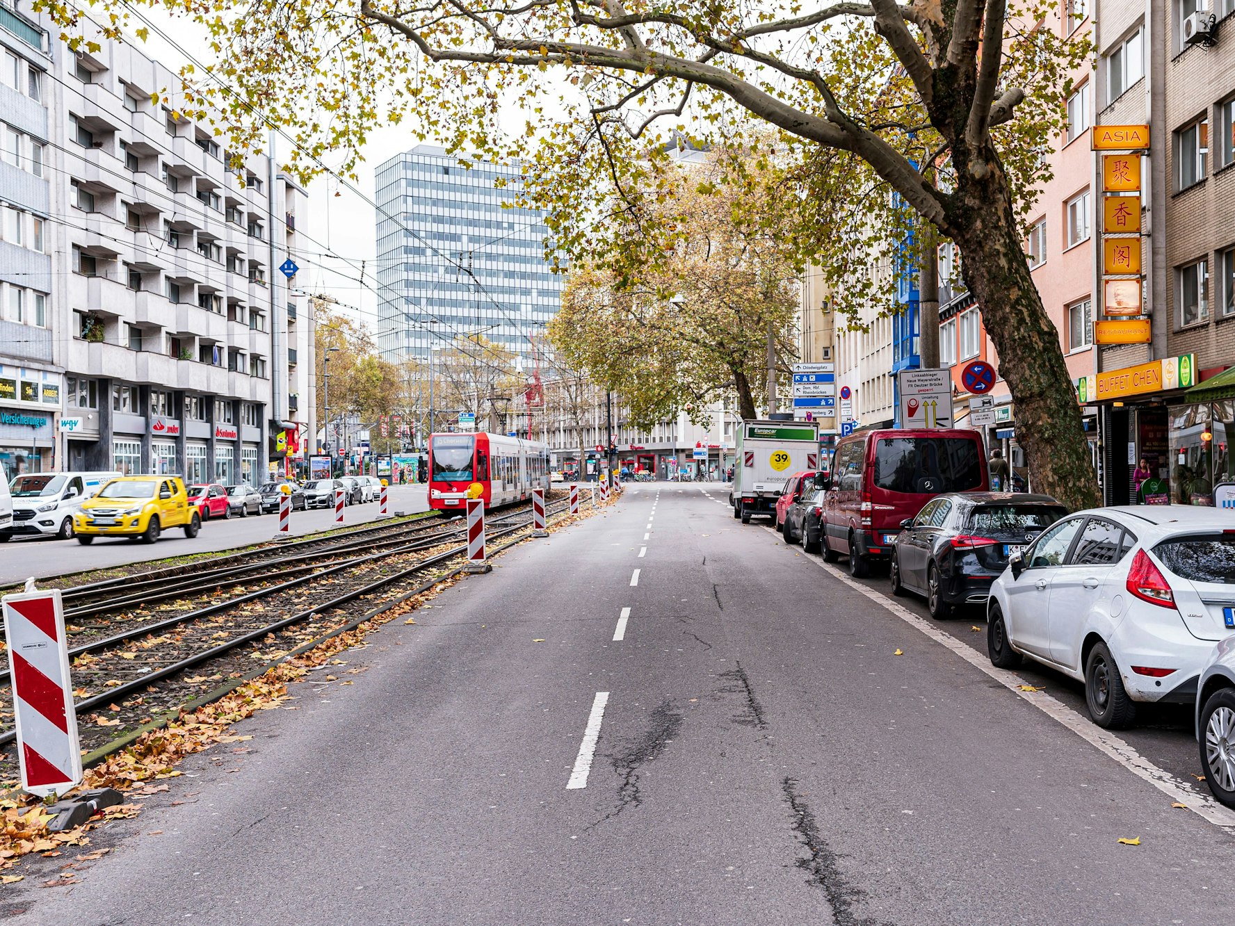 Der Hohenstaufenring in der Höhe des Barbarossaplatz in Köln am 13. November 2019.