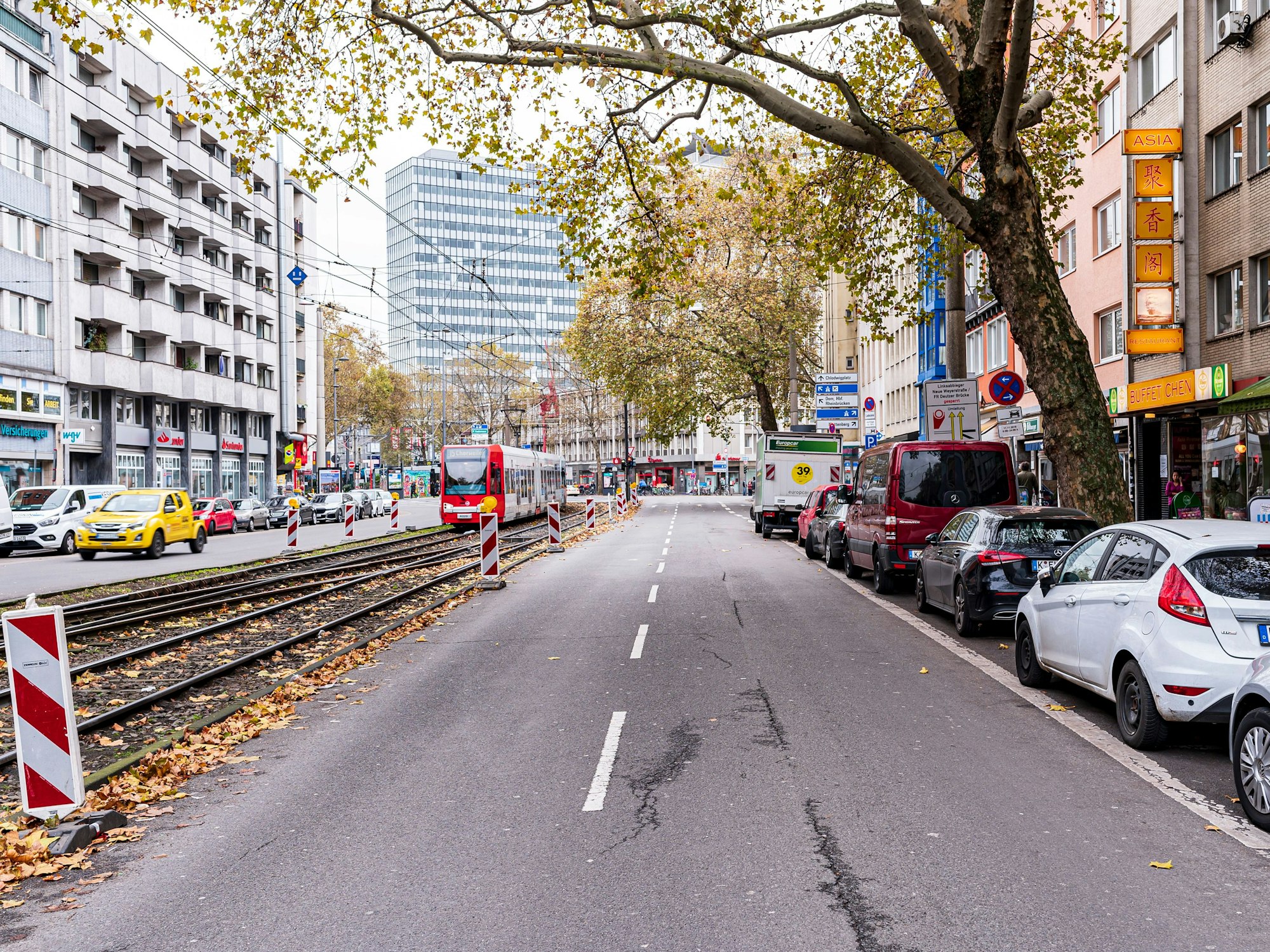 Der Hohenstaufenring in der Höhe des Barbarossaplatz in Köln am 13. November 2019.