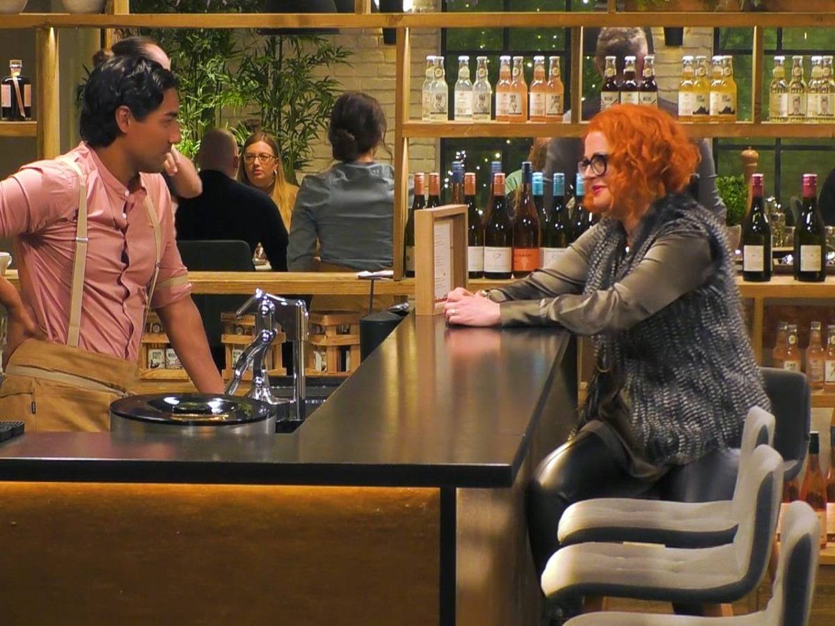 Verstehen Sie Spaß (25. Juni um 20.15 Uhr, ARD): Barbara Schöneberger legt "First Dates"-Barkeeper Nic Shanker rein.