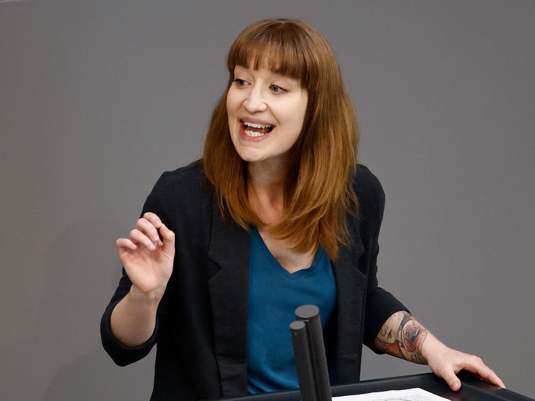 Heidi Reichinnek (Die Linke) spricht am 24.06.2022 im Bundestag in der Debatte über die Abschaffung des Werbeverbots für Abtreibungen.