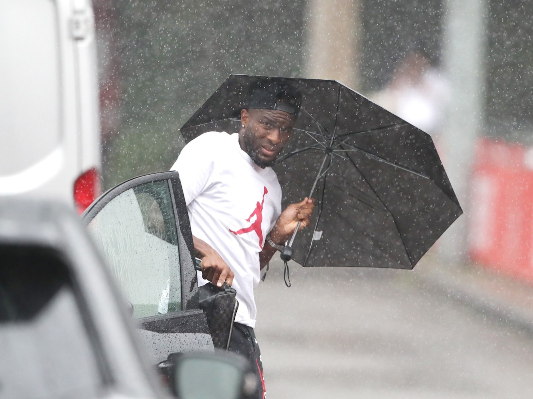Anthony Modeste kam am Freitagmorgen (24. Juni 2022) bei strömendem Regen am Geißbockheim an.