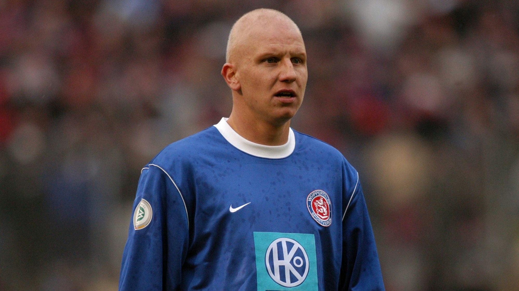 Frank Klemmer geht im Trikot des Wuppertaler SV über den Platz. Klemmer ist im Alter von nur 51 Jahren gestorben.