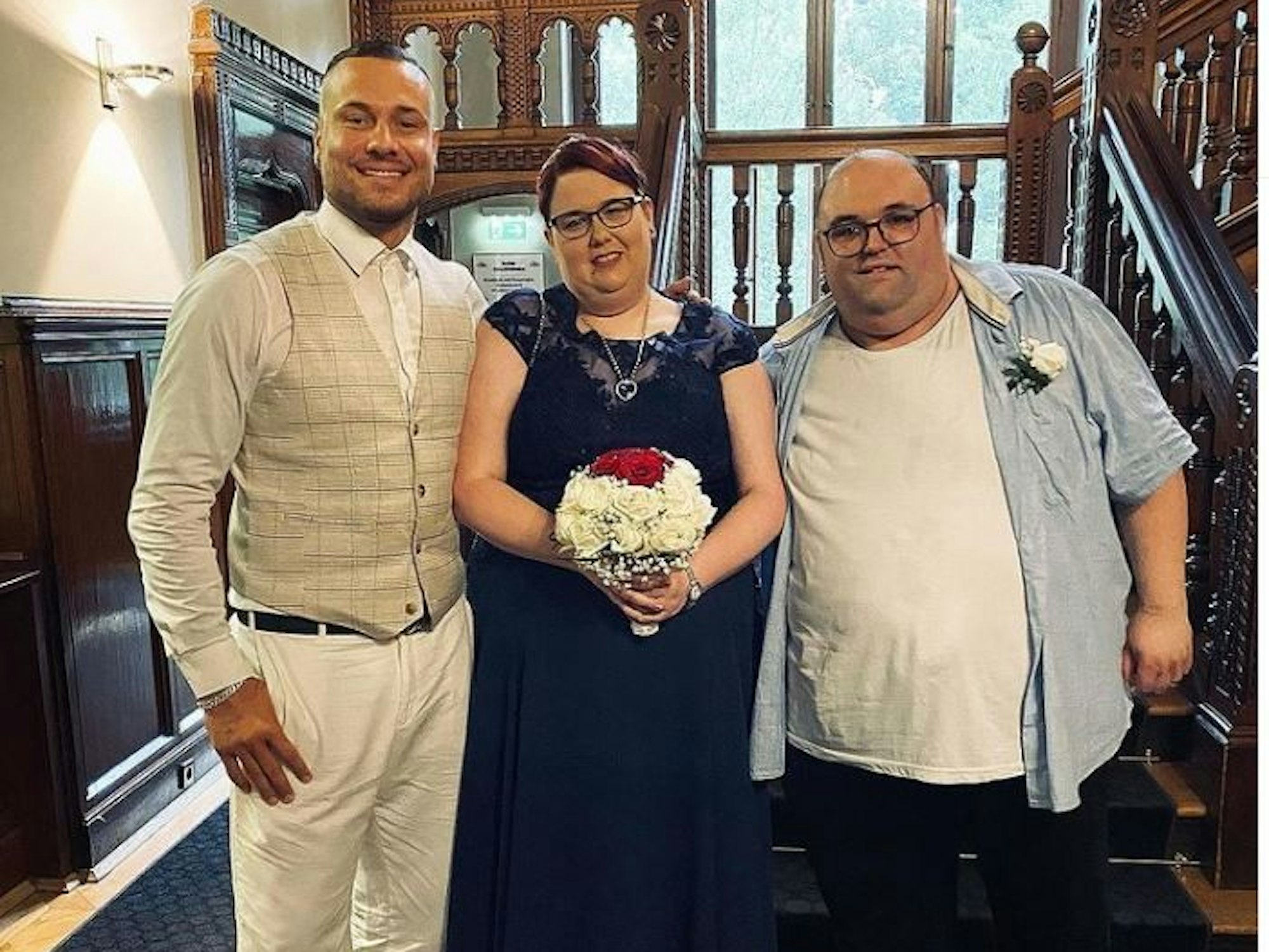 Ingo Wieczorek (bekannt aus Schwiegertochter gesucht) heiratete am 24.6.2022 seine Freundin Annika Peters.
Links im Bild: Trauzeuge Eric Sindermann.