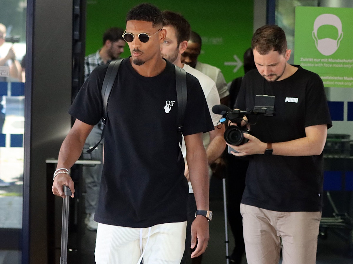 Sebastian Haller bei seiner Ankunft in Dortmund für den Medizincheck.
