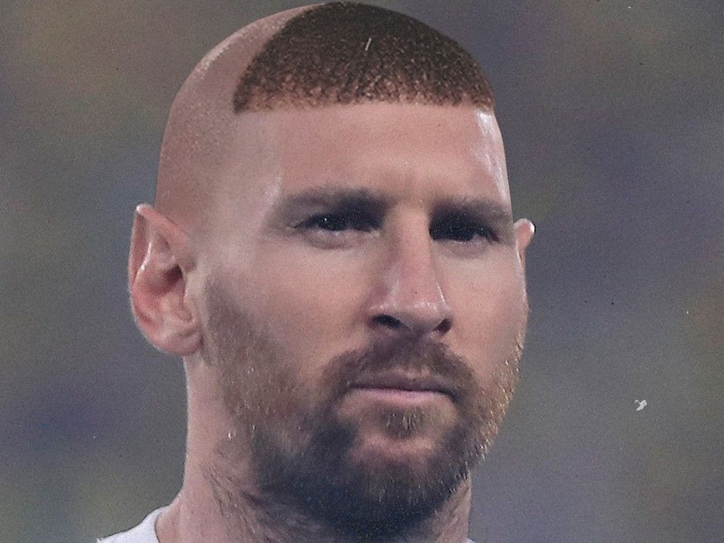 Lionel Messi trägt auf einer Foto-Montage der FIFA die Kult-Frisur von Ronaldo bei der WM 2002. Screenshot zur Berichterstattung von EXPRESS.de-Redakteur Béla Csányi