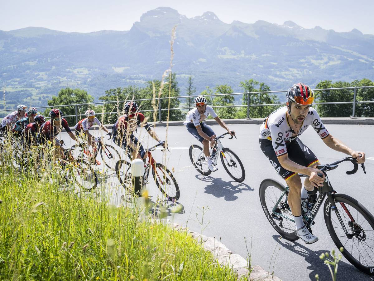 Maximilian Schachmann fährt bei der 7. Etappe der Tour de Suisse auf einer Bergetappe