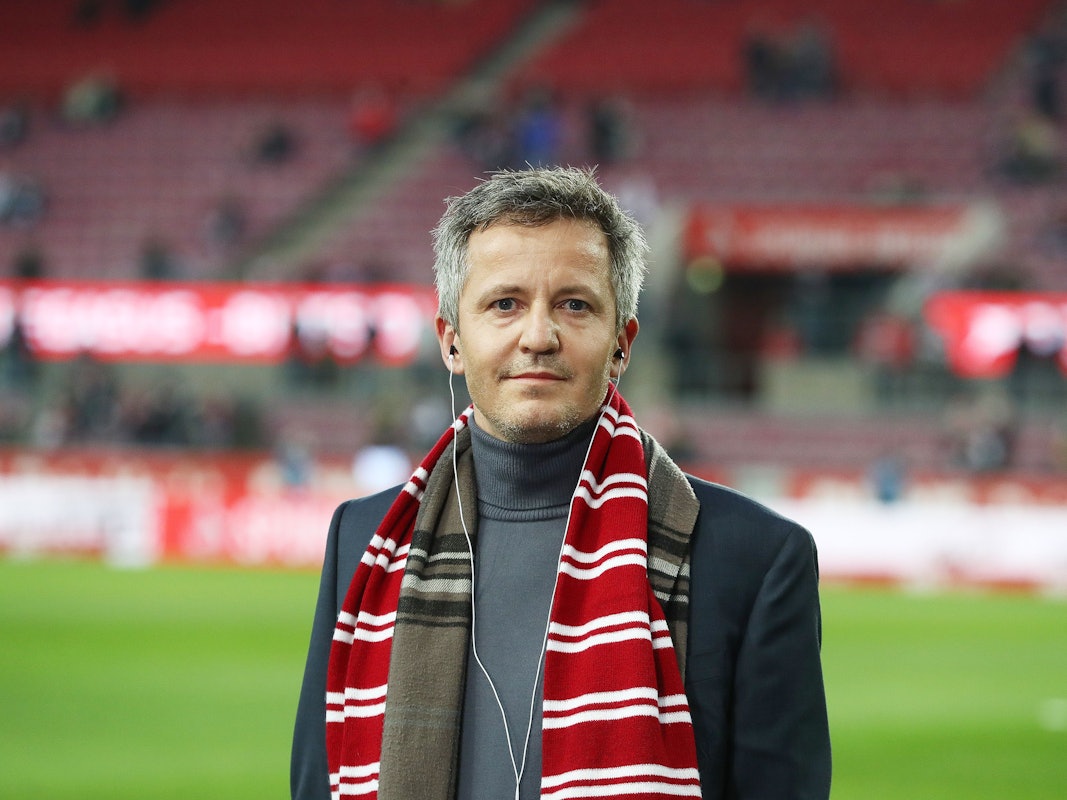 Geschäftsführer Philipp Türoff steht beim Bundesliga-Heimspiel des 1. FC Köln gegen Borussia Dortmund am 20. März 2022 im Rhein-Energie-Stadion.