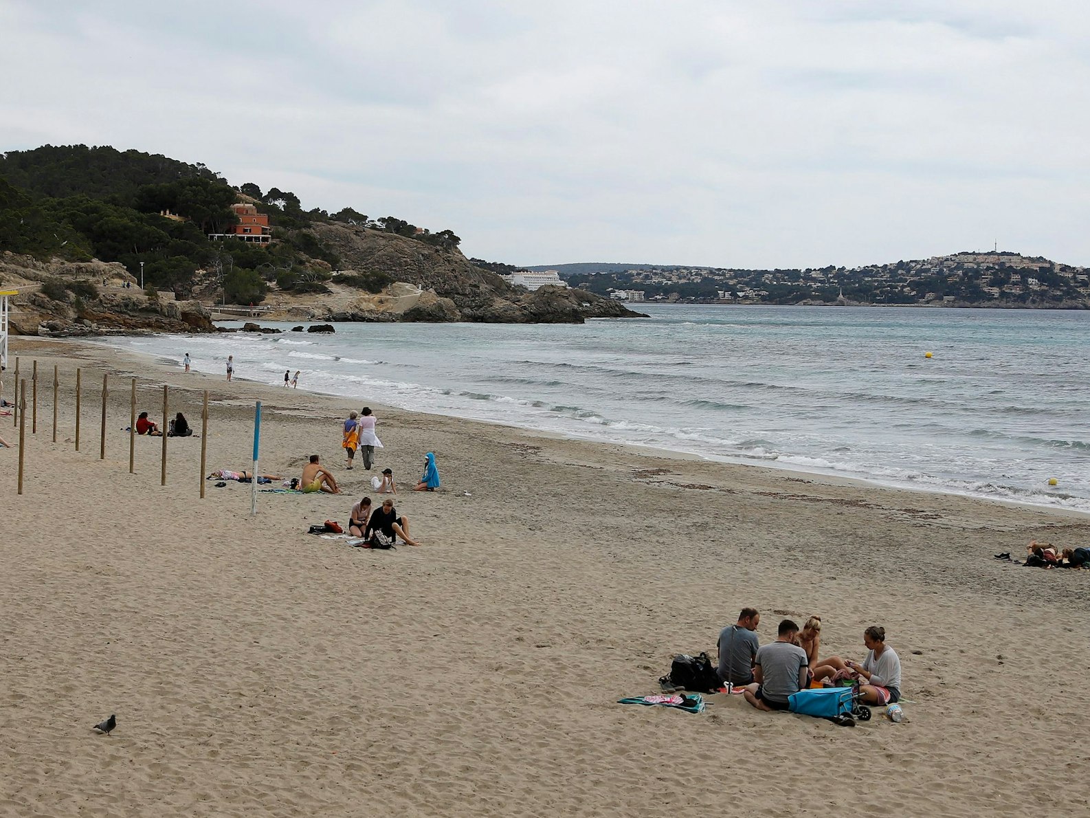 Der Strand von Paguera an der Südwestküste der Insel Mallorca.