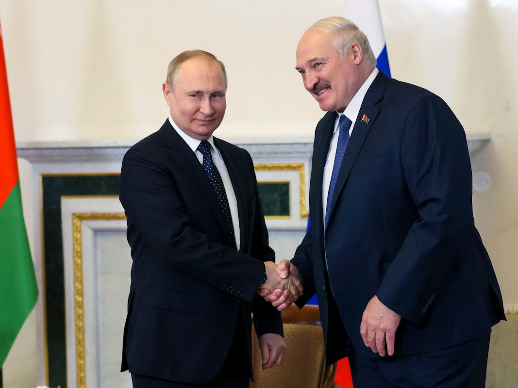 Verstehen sich bestens: Russlands Präsident Wladimir Putin und sein belarussischer Amtskollege Alexander Lukaschenko trafen sich am Samstag (25.06.2022).