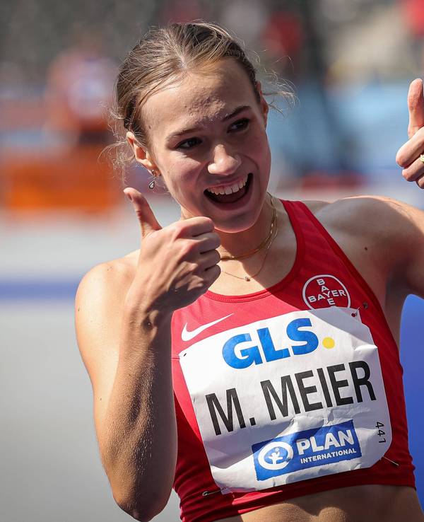 Marlene Meier (TSV Bayer 04 Leverkusen) freut sich über ihre neu persönliche Bestzeit über 100 Meter Hürden.