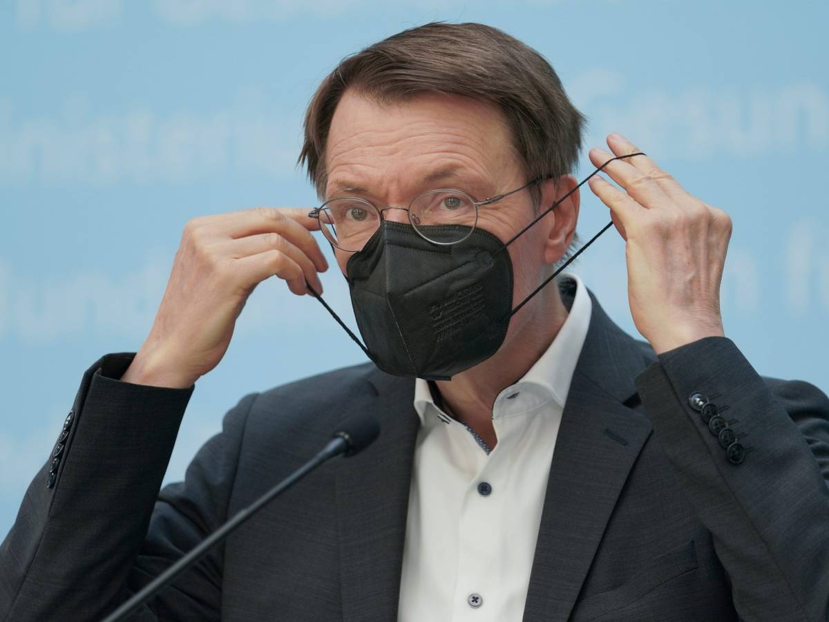 Karl Lauterbach hat das Ende der kostenlosen Bürgertests verkündet. Unser Foto zeigt den Gesundheitsminister bei der Pressekonferenz am 24. Juni.