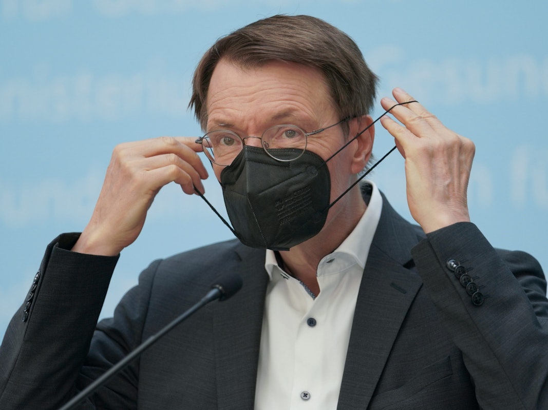 Karl Lauterbach hat das Ende der kostenlosen Bürgertests verkündet. Unser Foto zeigt den Gesundheitsminister bei der Pressekonferenz am 24. Juni.