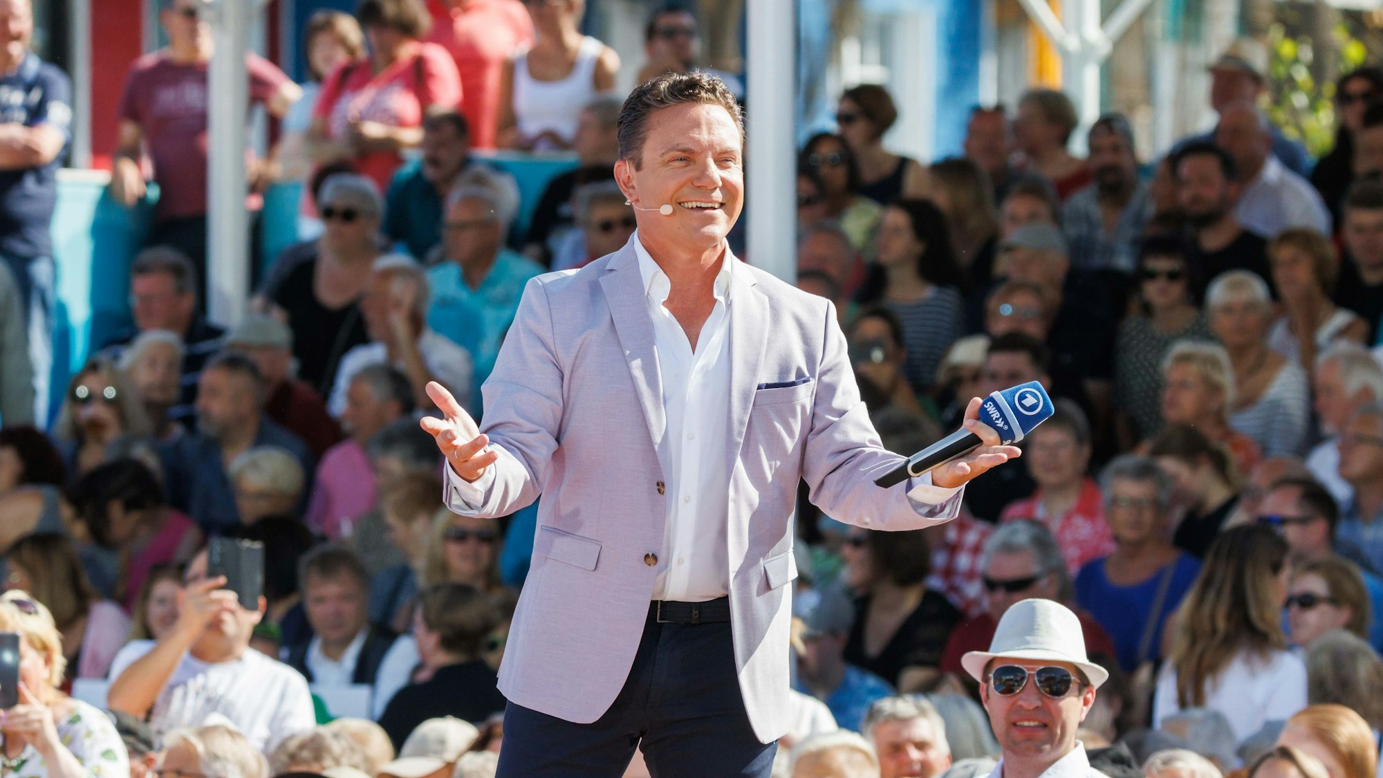 Stefan Mross moderiert die große ARD-Schlagersendung „Immer wieder sonntags“