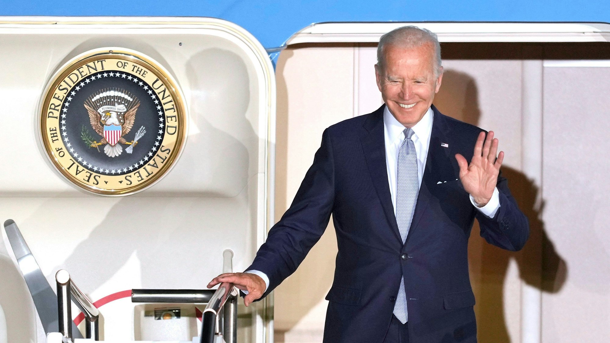 Joe Biden bei der Ankunft am Samstag (26.6.2022) am Franz-Josef-Strauss Flughafen.