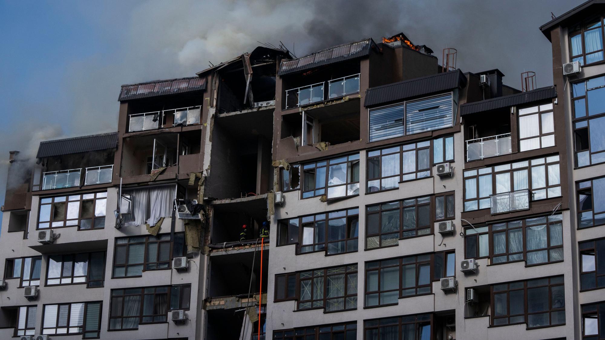 Eine Explosion an einem Wohnkomplex in Kyjiw erschüttert die Hauptstadt der Ukraine am 26. Juni 2022
