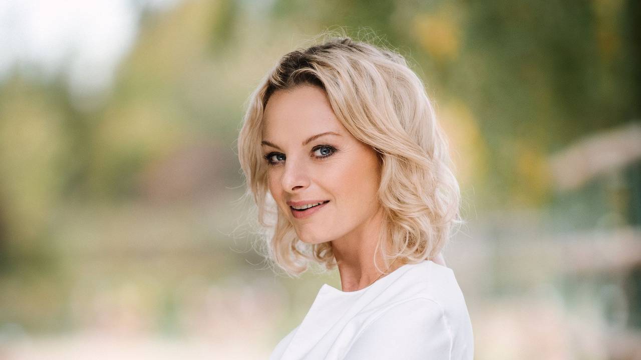 Susanne Steiger lächelt in die Kamera.
