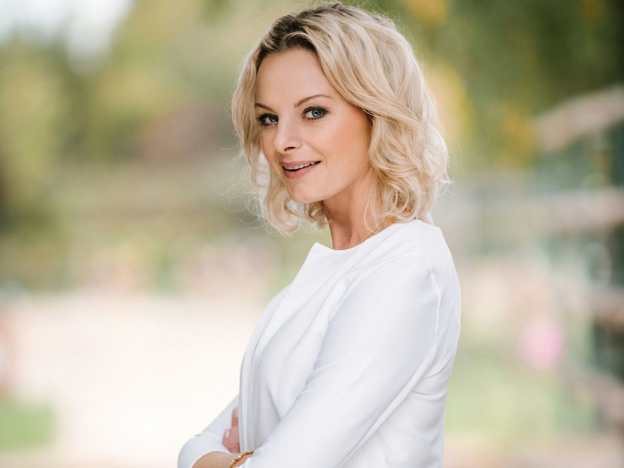 Susanne Steiger lächelt in die Kamera.