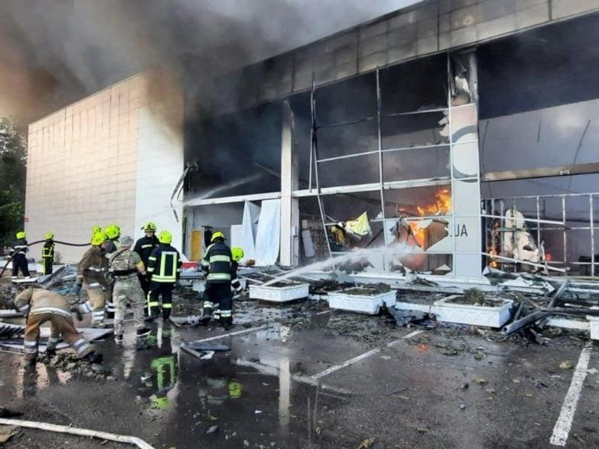 Ein Video zeigt die Flammen-Hölle in dem Einkaufszentrum in Kremenchuk.