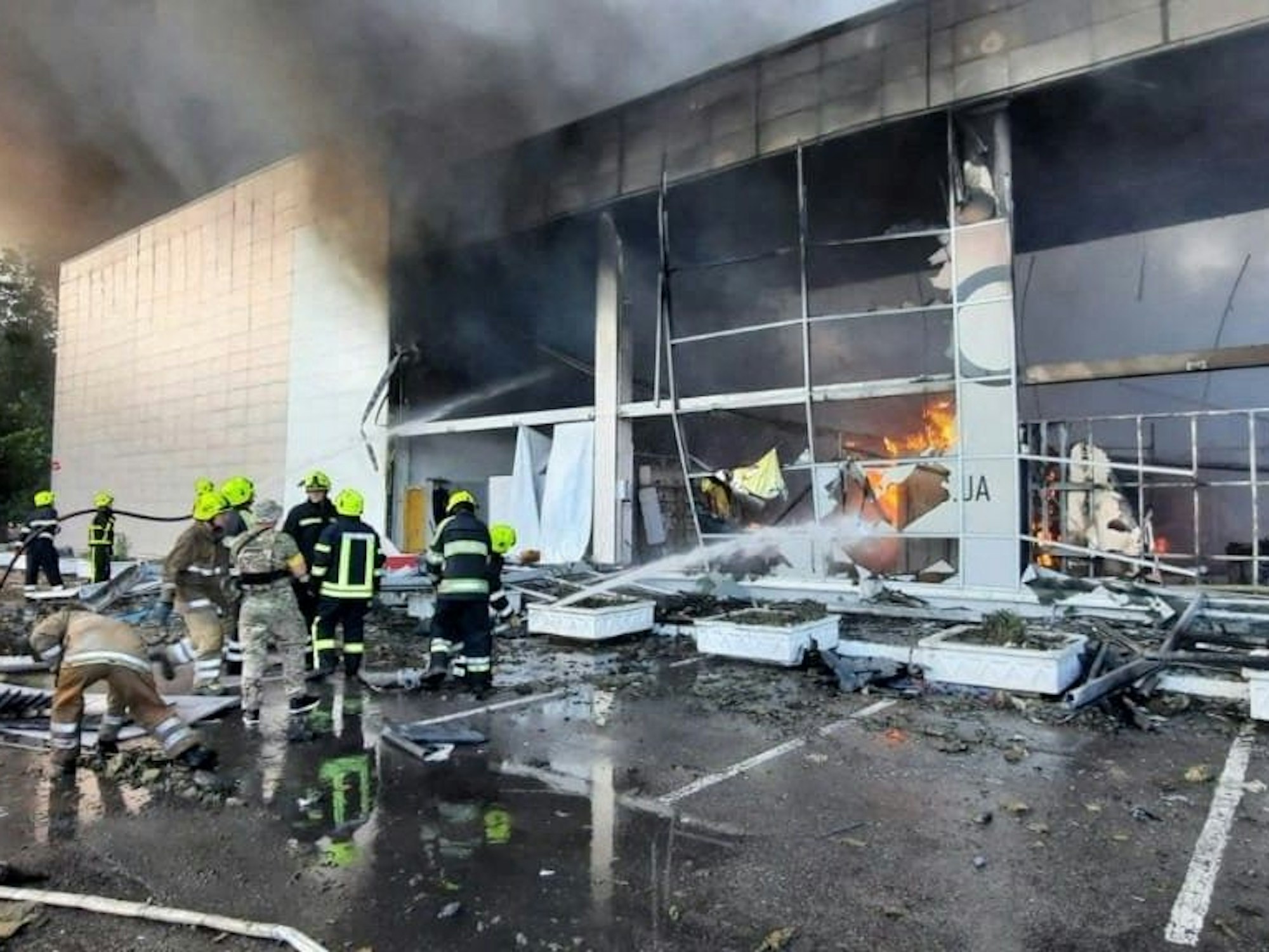 Ein Video zeigt die Flammen-Hölle in dem Einkaufszentrum in Kremenchuk.