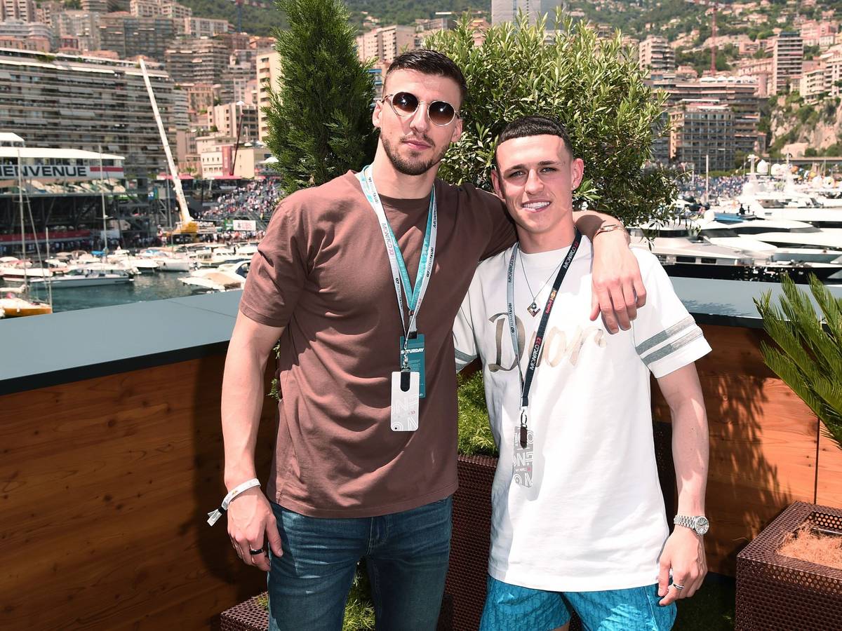 Phil Foden (r.) vor dem Rennen der Formel 1 in Monaco mit Manchester-Kollege Rúben Dias