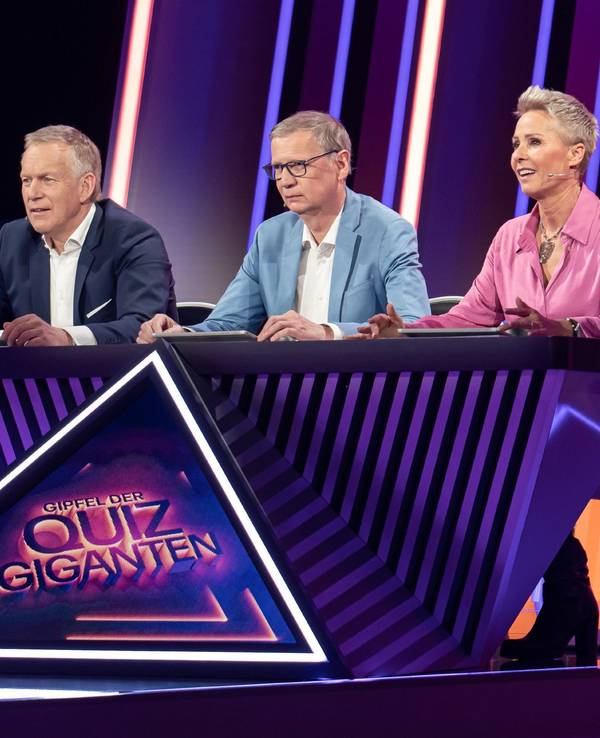 Die Quiz-Master Johannes B. Kerner (l.), Günther Jauch und Sonja Zietlow.
Die Verwendung des sendungsbezogenen Materials ist nur mit dem Hinweis und Verlinkung auf RTL+ gestattet.