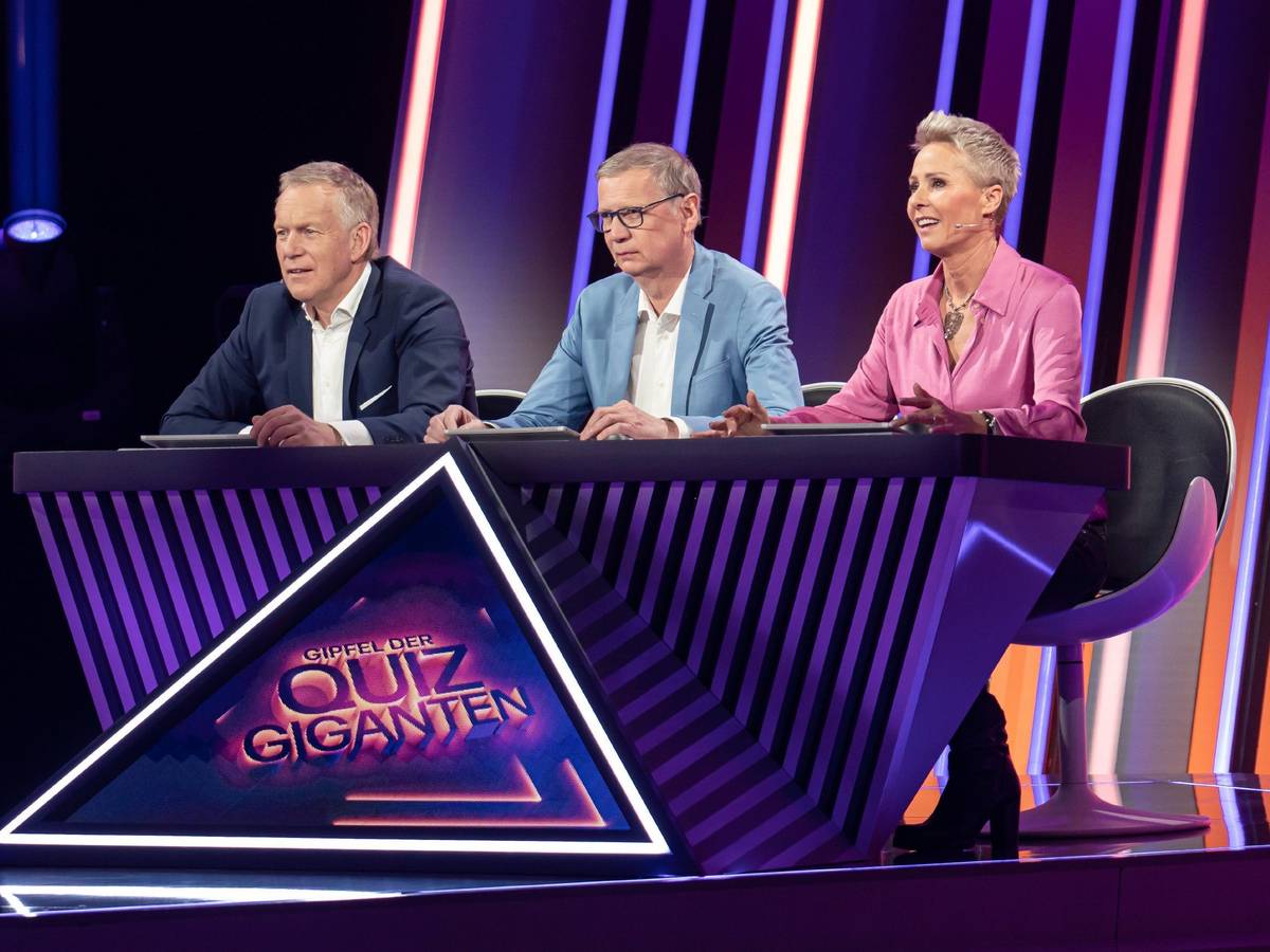 Die Quiz-Master Johannes B. Kerner (l.), Günther Jauch und Sonja Zietlow.
Die Verwendung des sendungsbezogenen Materials ist nur mit dem Hinweis und Verlinkung auf RTL+ gestattet.