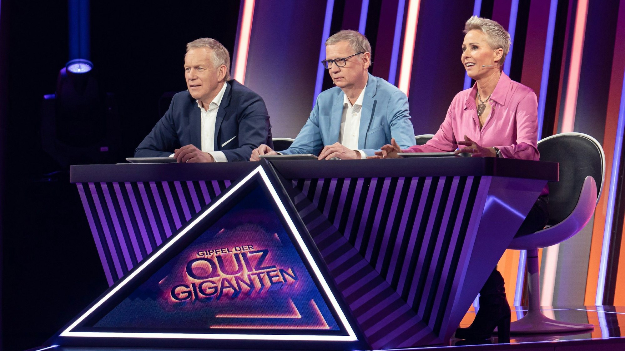 Die Quiz-Master Johannes B. Kerner (l.), Günther Jauch und Sonja Zietlow.
Die Verwendung des sendungsbezogenen Materials ist nur mit dem Hinweis und Verlinkung auf RTL+ gestattet.