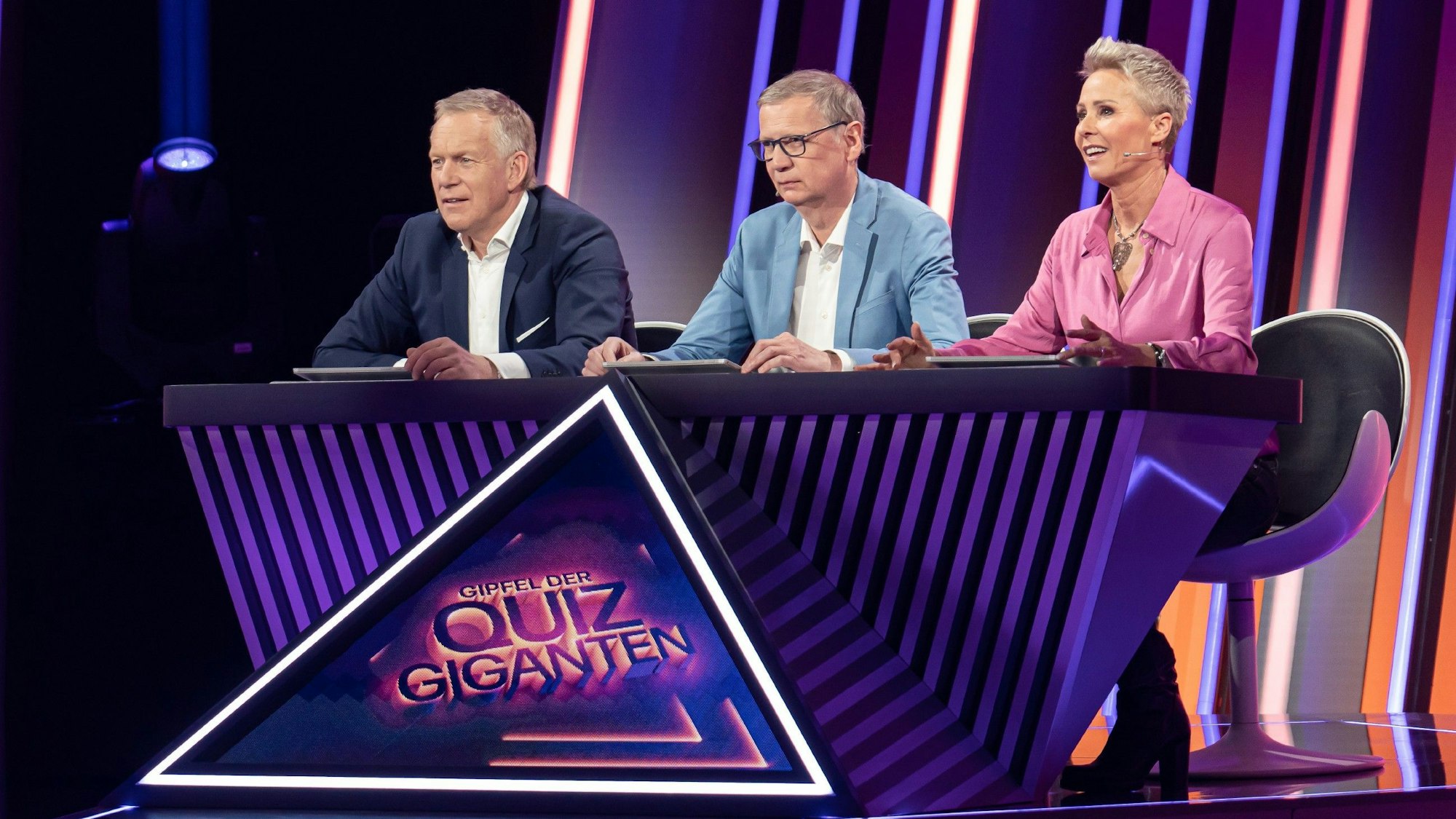 Die Quiz-Master Johannes B. Kerner (l.), Günther Jauch und Sonja Zietlow.
Die Verwendung des sendungsbezogenen Materials ist nur mit dem Hinweis und Verlinkung auf RTL+ gestattet.