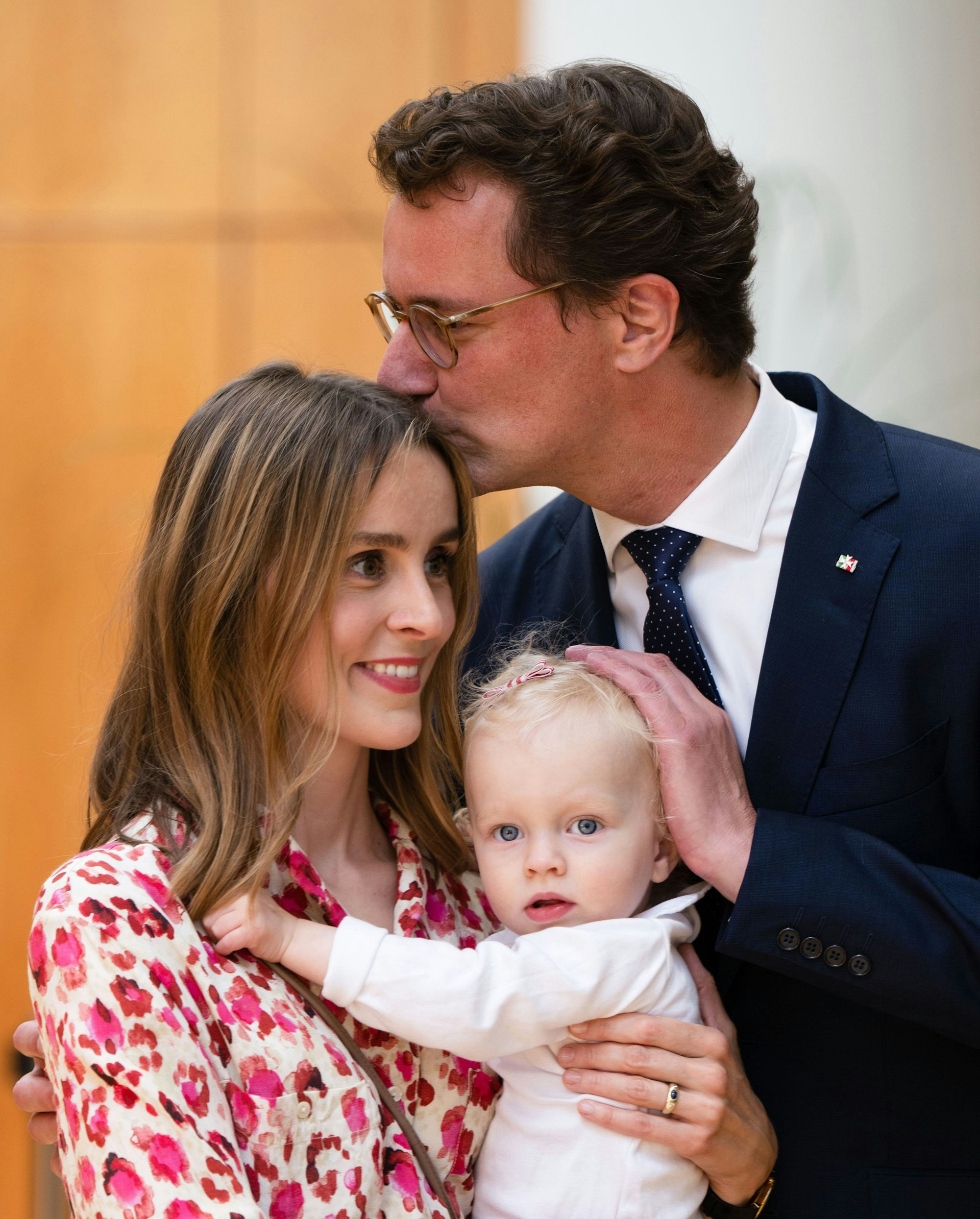 Familie Wüst zur Wiederwahl von Ministerpräsident Hendrik Wüst im Landtag Nordrhein-Westfalen.