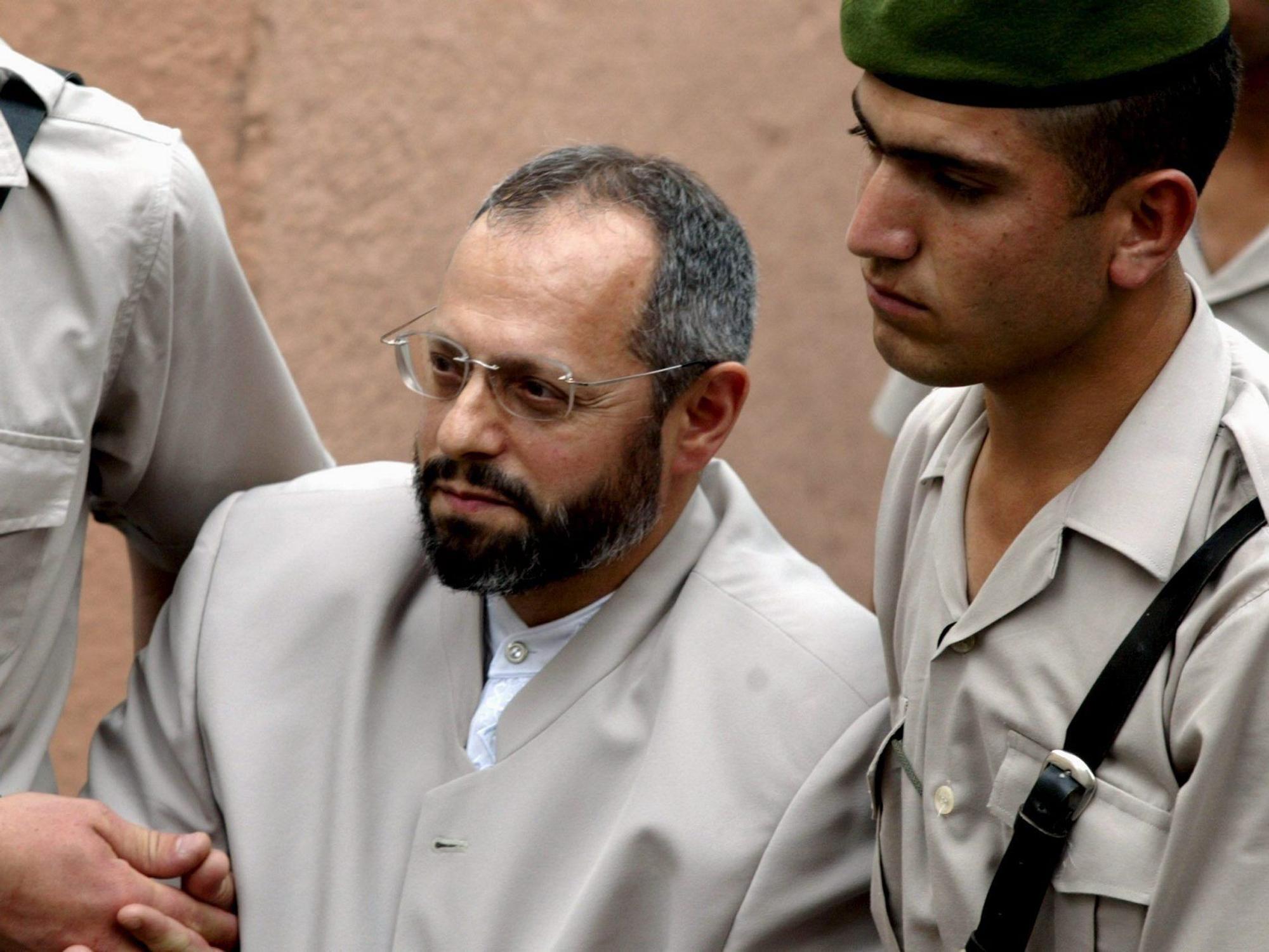 Metin Kaplan wird am 20. Juni 2005 vor ein Gericht in Istanbul gebracht. Jetzt wurde sein Sohn festgenommen.