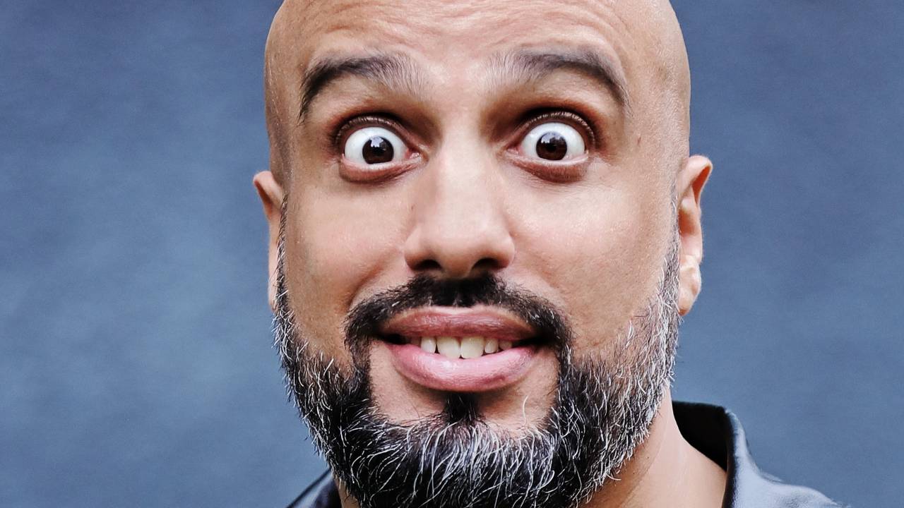 Abdelkarim schaut auf diesem undatierten Foto mit weitaufgerissenen Augen in die Kamera.