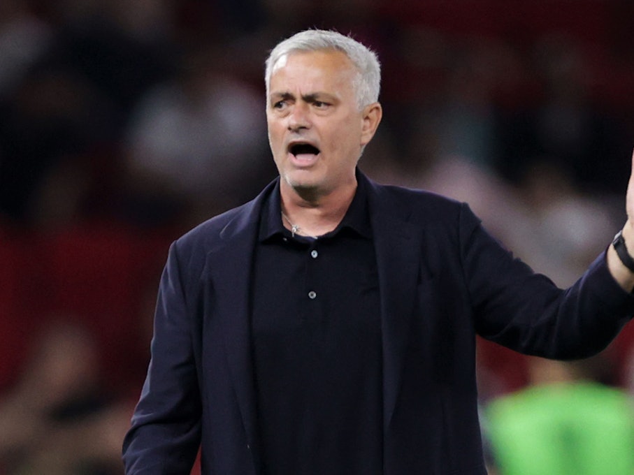 José Mourinho gestikuliert im Spiel der AS Rom am Seitenrand