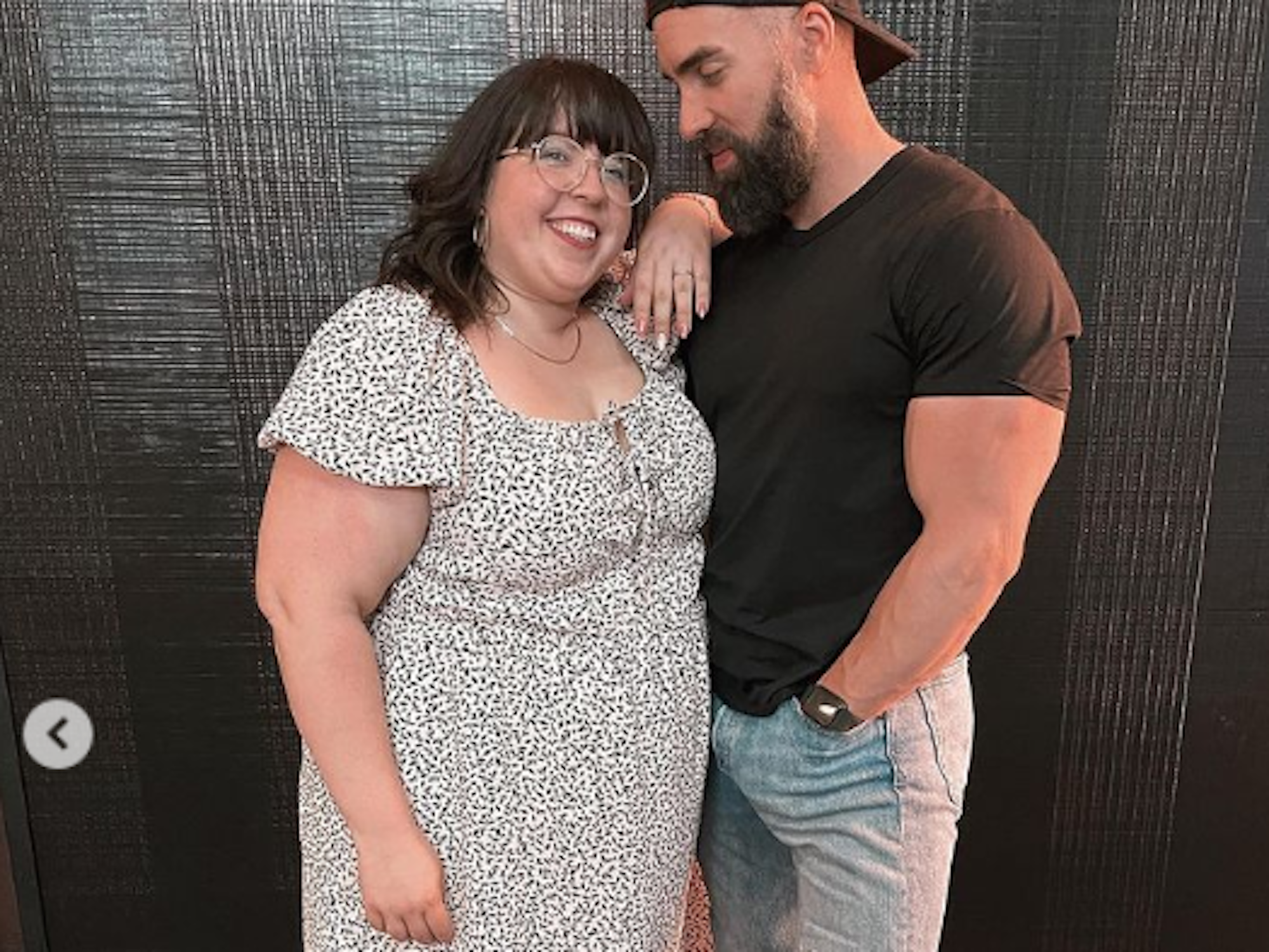 Ein Paar hat eine starke Botschaft gegen Bodyshaming gesendet, nachdem sie zuvor hässliche Kommentare erleiden mussten.