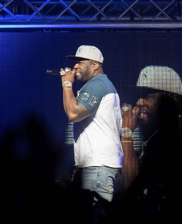 Rapper 50 Cent auf einem Konzert.