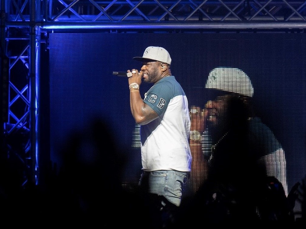 Rapper 50 Cent auf einem Konzert.