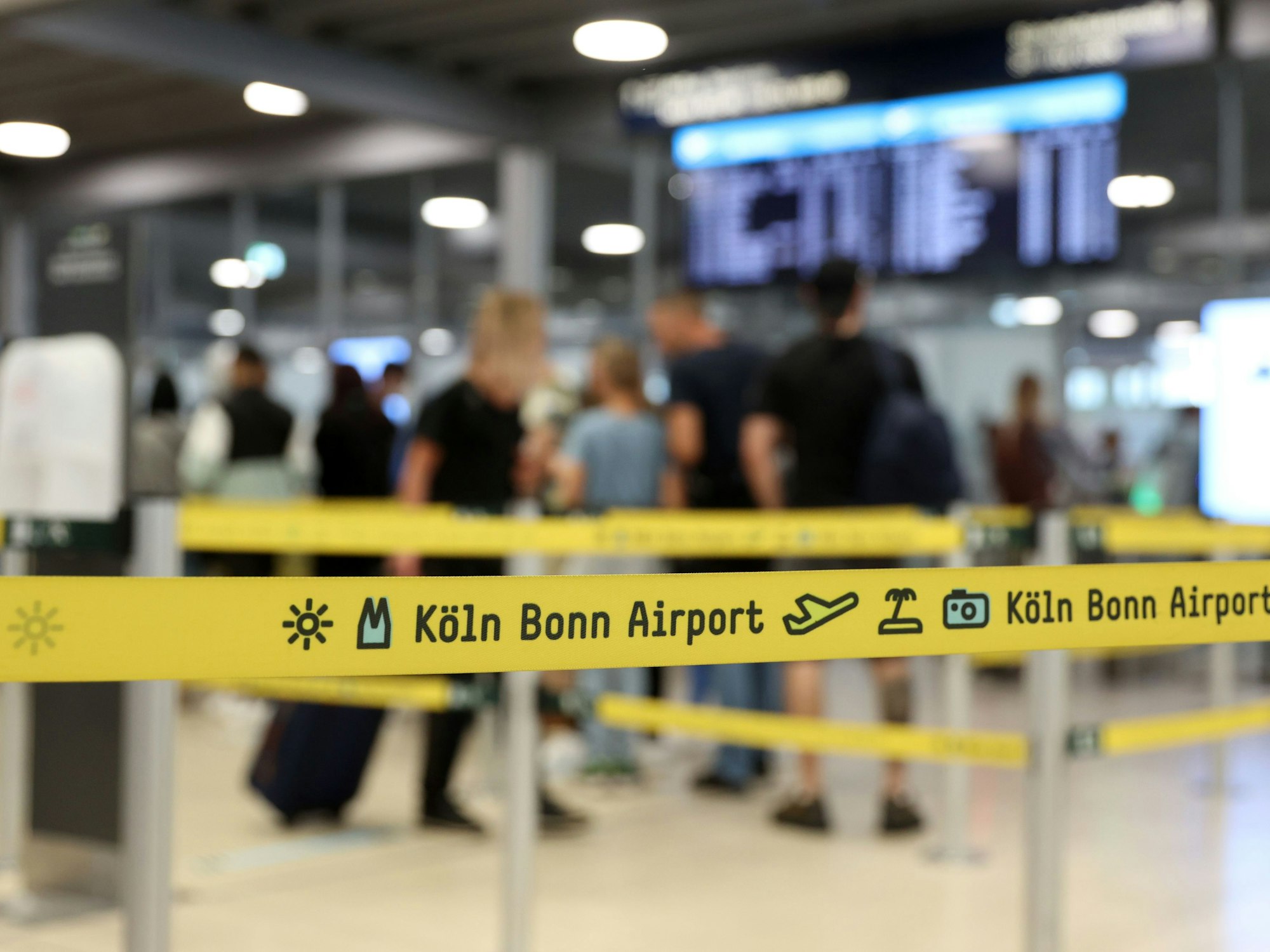 Streik am Flughafen Köln/Bonn: Streikende von UPS und Fedex sorgen am 12. und 13. Dezember 2023 für große Verzögerungen beim Be- und Entladen. Unser Symbolbild wurde 2022 aufgenommen.
