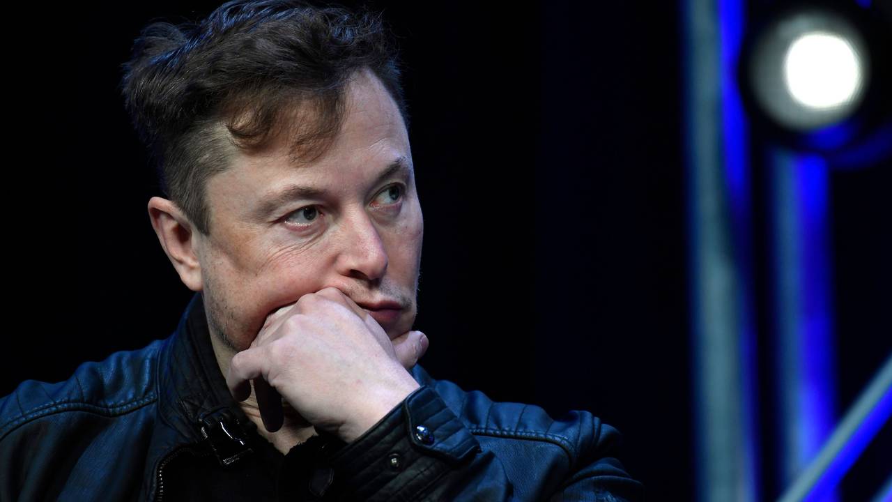 Elon Musk denkt nach