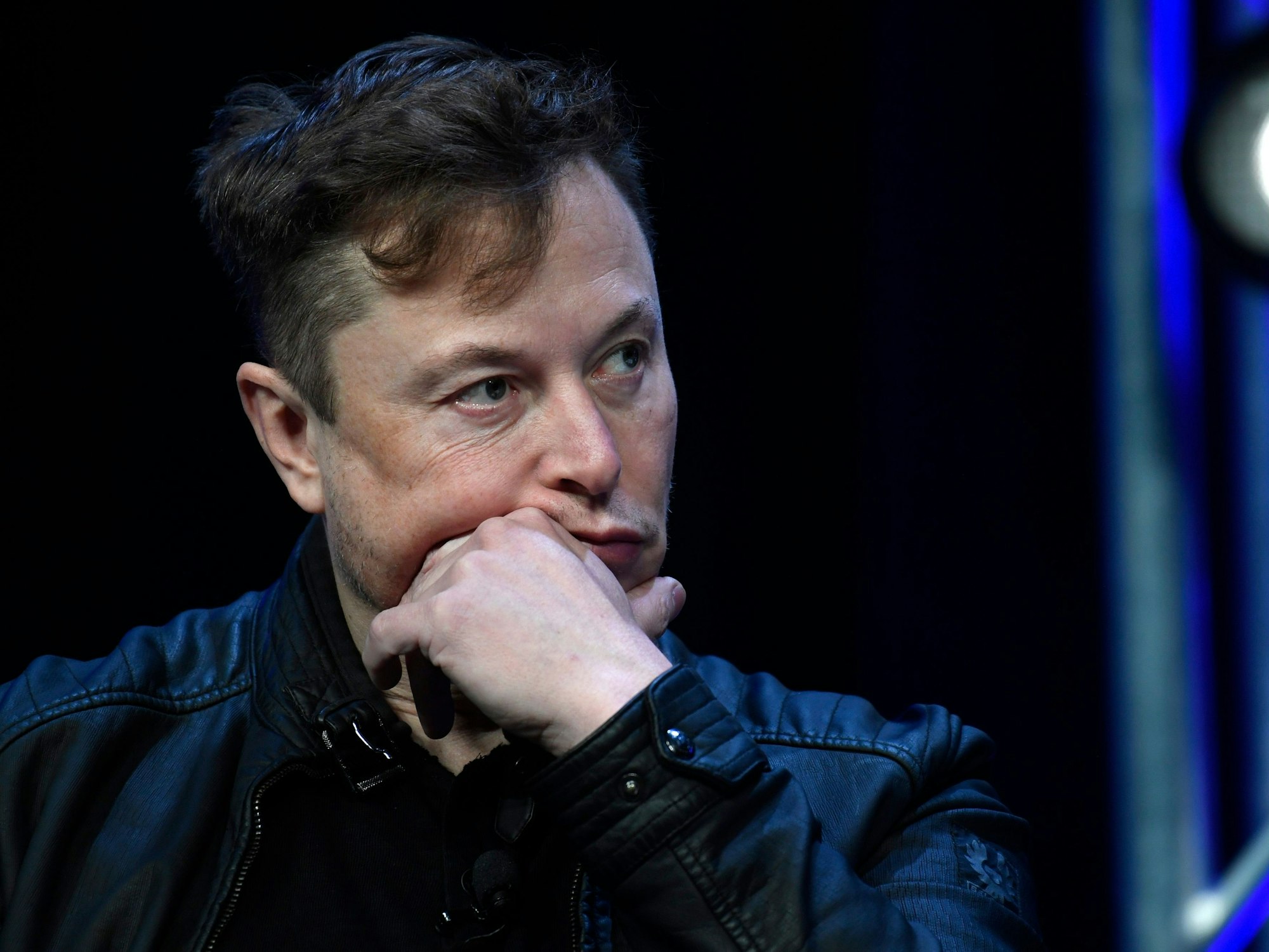 Elon Musk denkt nach