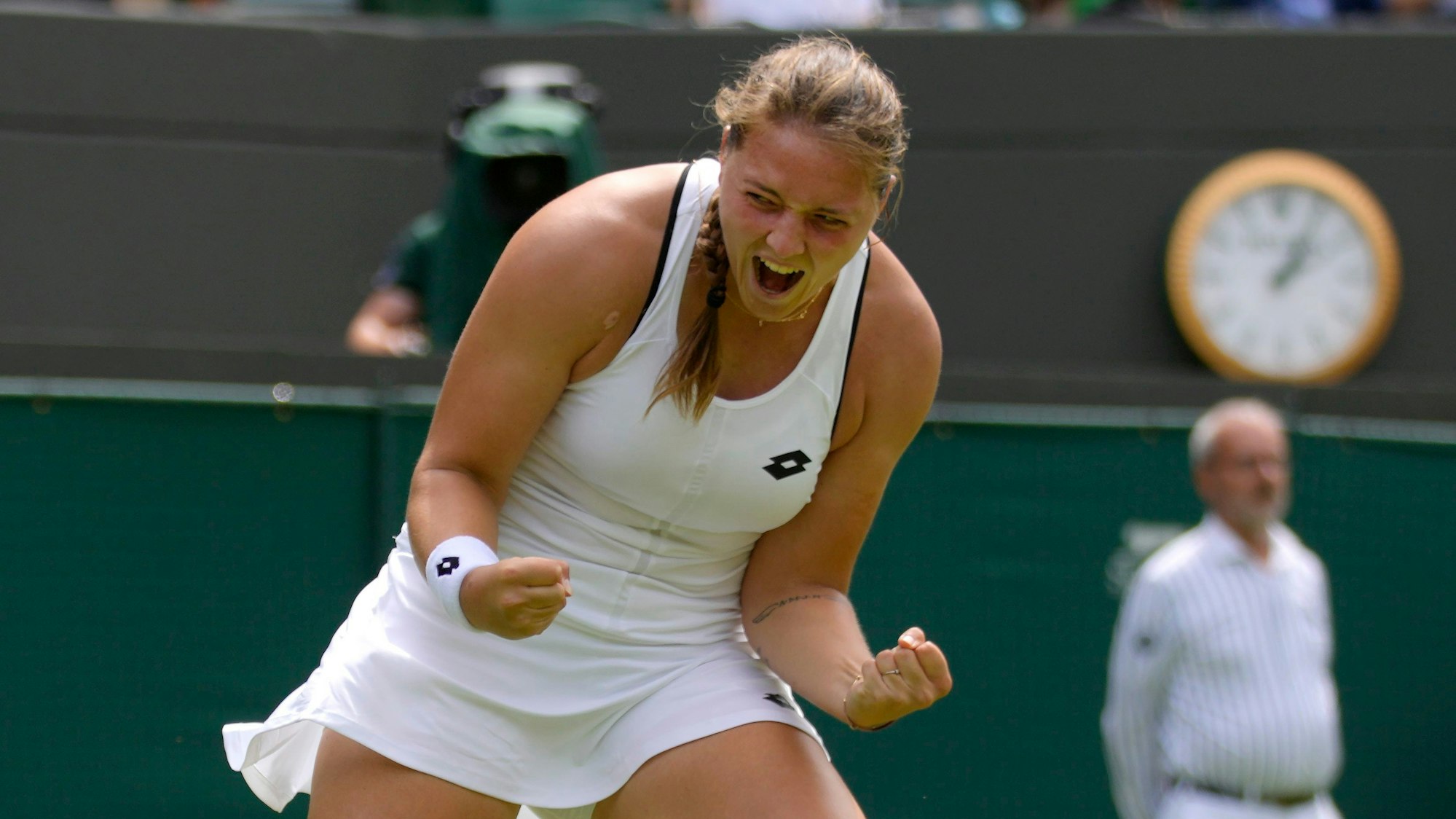 Jule Niemeier jubelt über ihren Sieg gegen Anett Kontaveit.