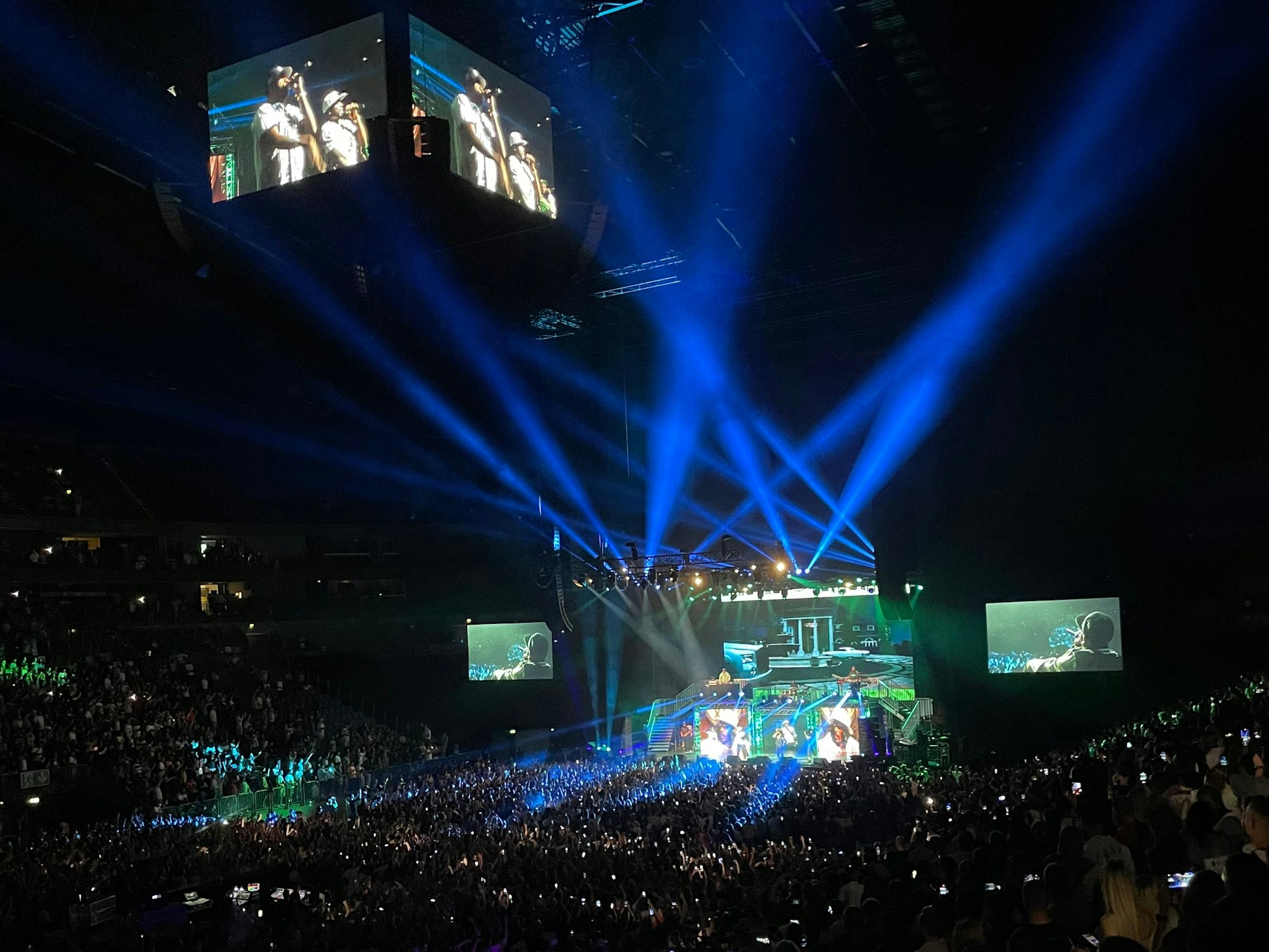 Die gefüllte Lanxess-Arena auf dem 50 Cent Konzert am 28. Juni 2022