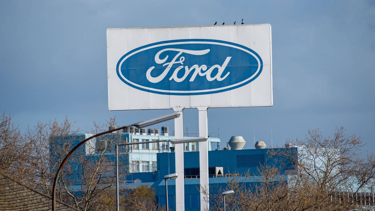 Schild der Ford-Werke in Köln-Niehl.