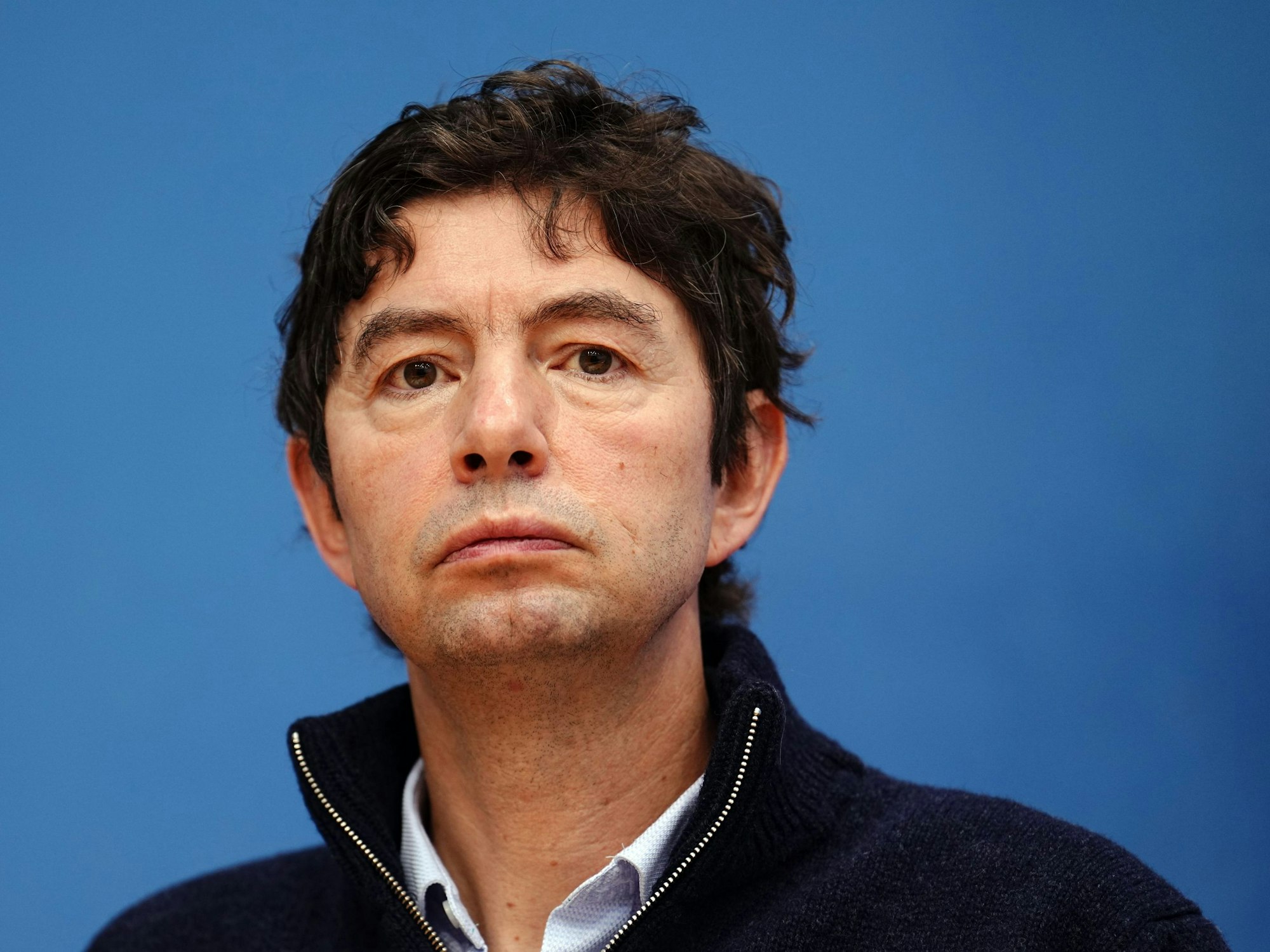 Virologe Christian Drosten zieht nach einem Vorfall auf einem Zeltplatz Konsequenzen. Unser Foto zeigt den Virologen im Januar 2022 in Berlin.