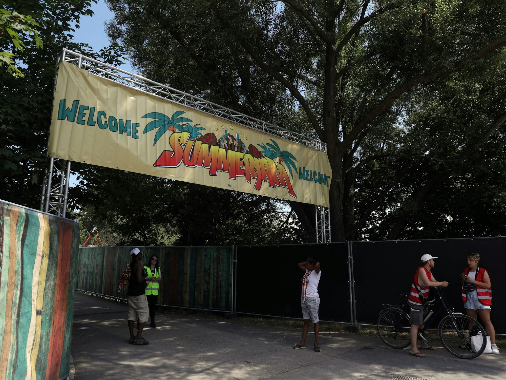 Der Eingang zum Summerjam-Festival am Fühlinger See in Köln.