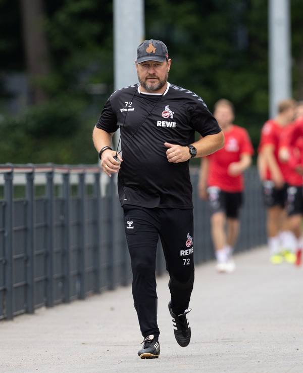 Steffen Baumgart auf dem Weg zum Training des 1. FC Köln.