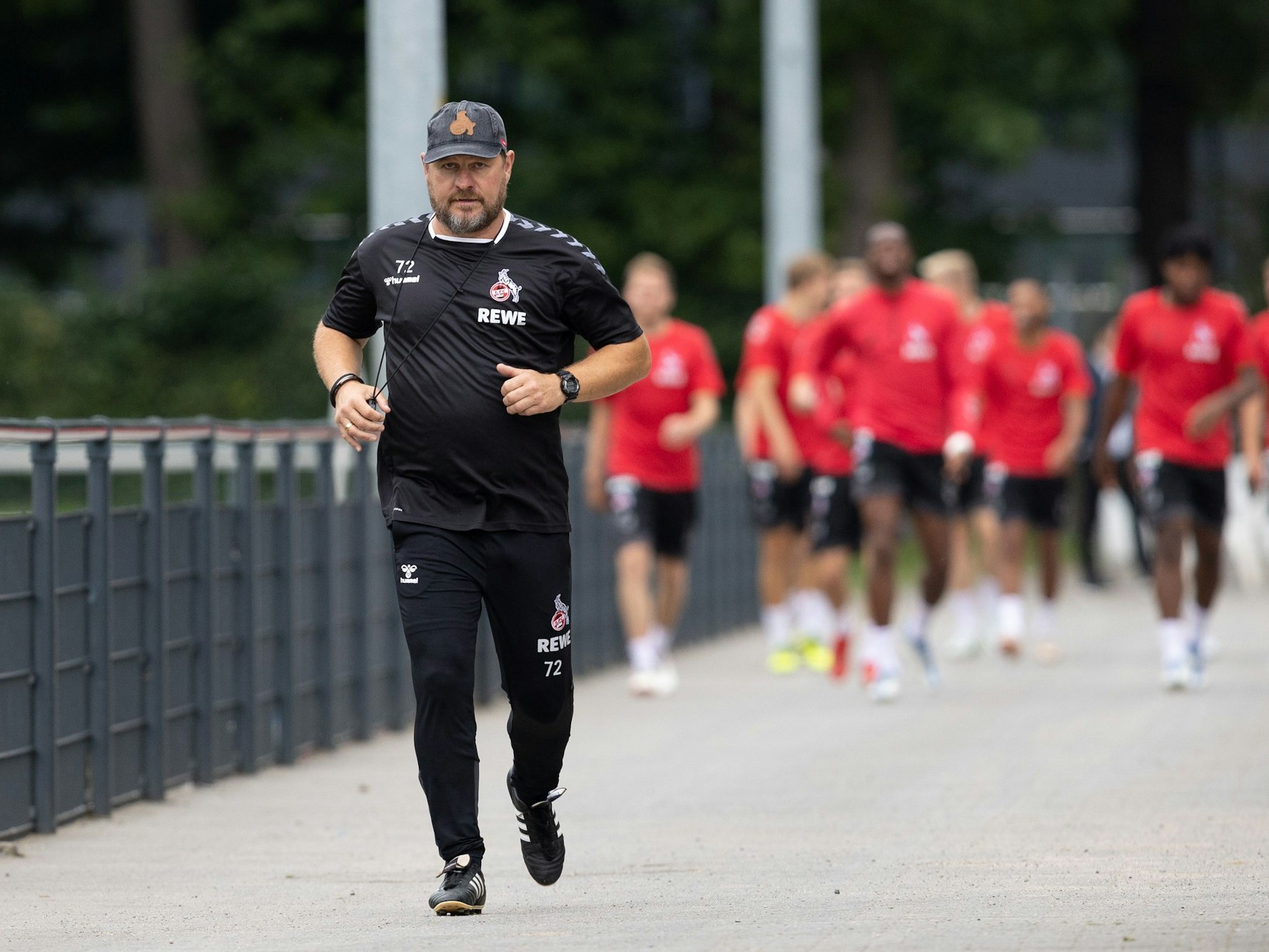 Steffen Baumgart auf dem Weg zum Training des 1. FC Köln.