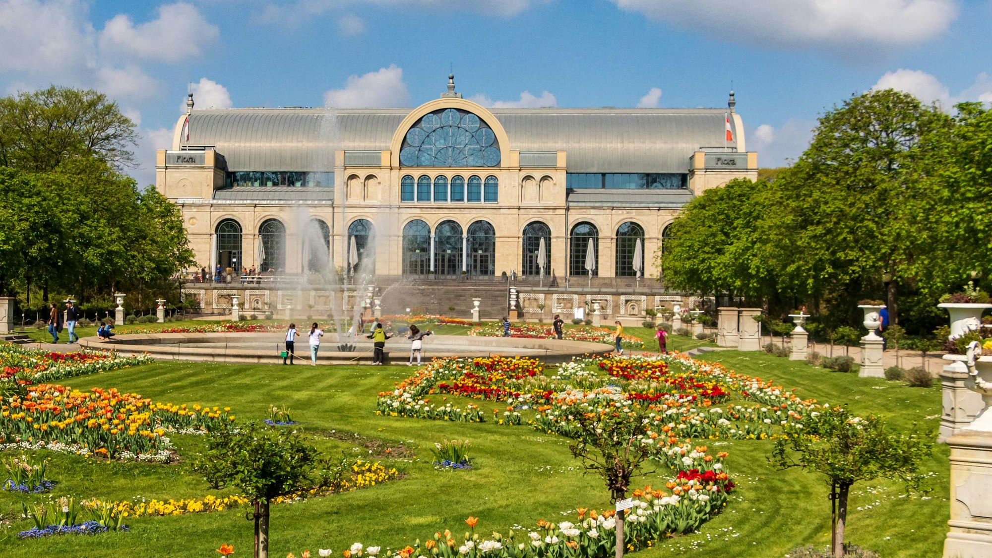 Blick auf das Flora-Gebäude in Köln-Riehl