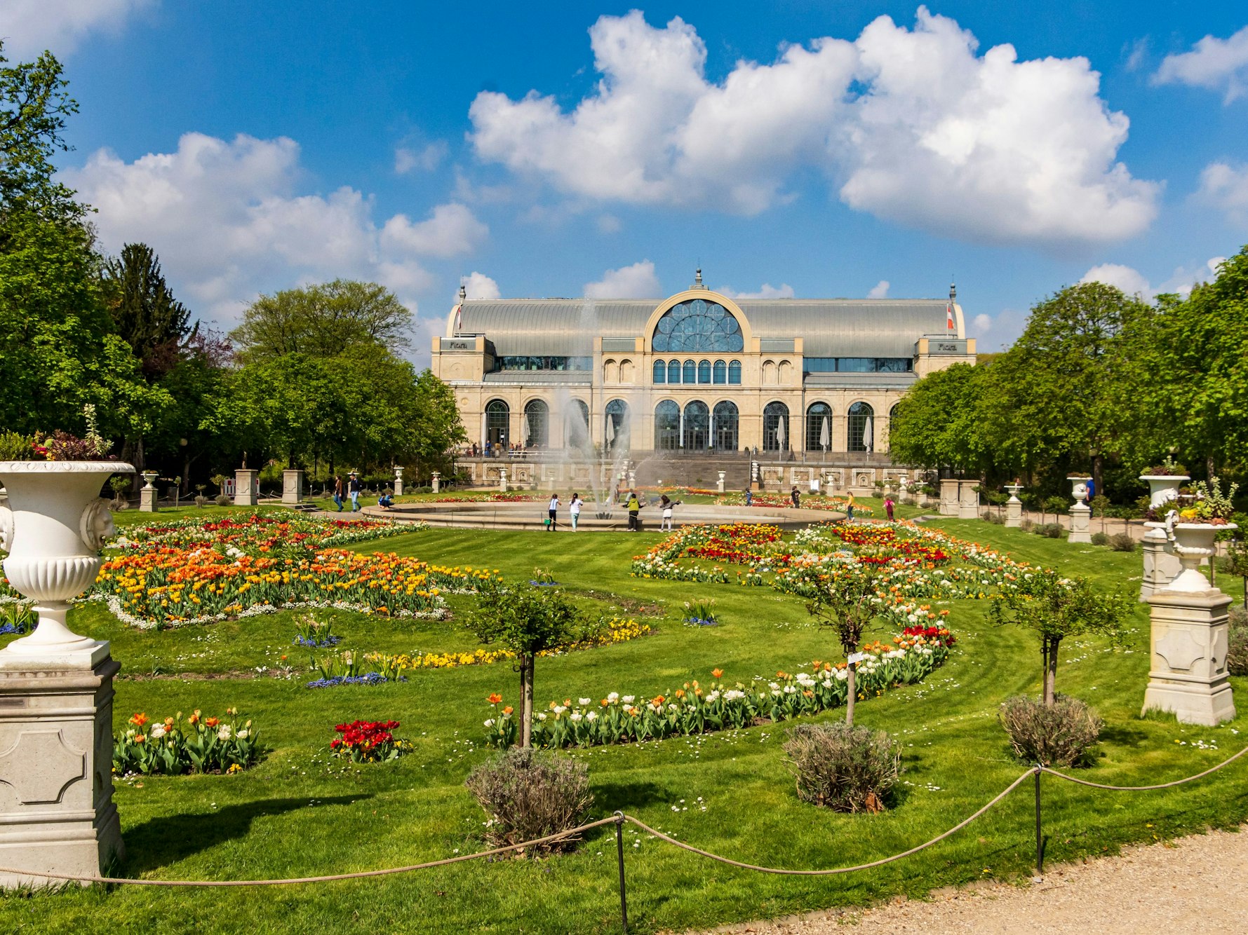 Blick auf die Kölner Flora im Botanischen Garten im Kölner Stadtteil Riehl.