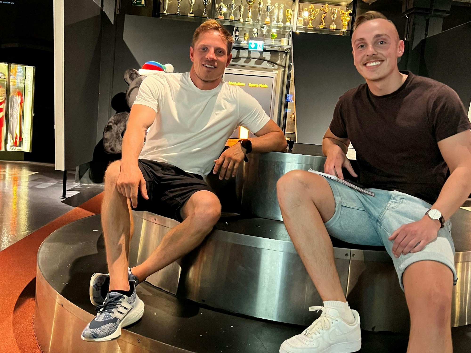 Sebastian Steudtner (l.) im Interview mit Express-Reporter Felix Rasten am 30. Juni 2022.