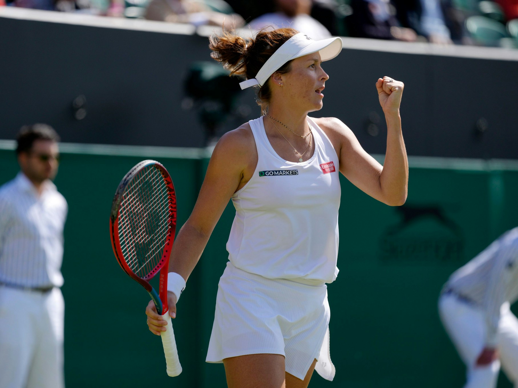 Tatjana Maria jubelt und streckt die Faust nach oben.